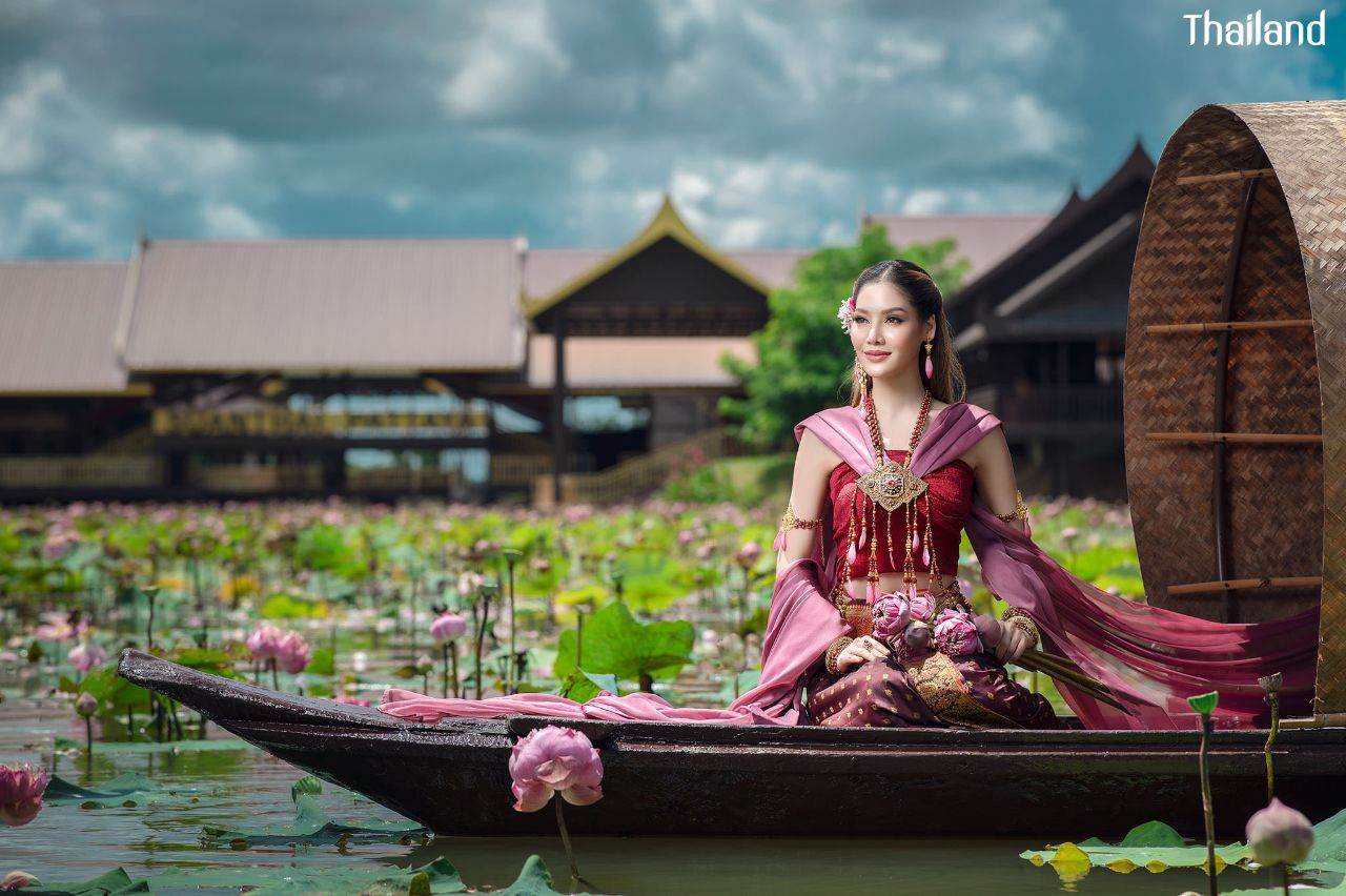 THAILAND 🇹🇭 | Thai traditional costume, ชุดไทย "นางประทุมวดี"