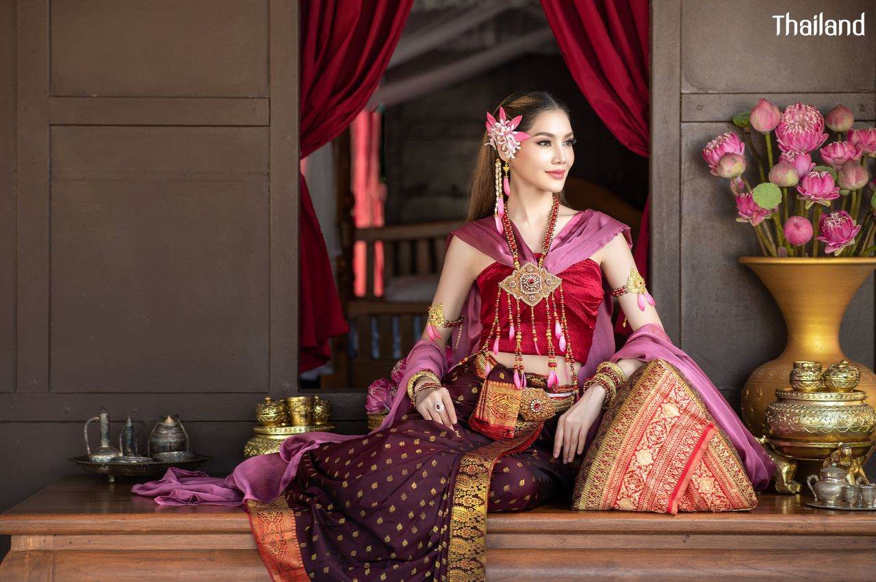 THAILAND 🇹🇭 | Thai traditional costume, ชุดไทย "นางประทุมวดี"