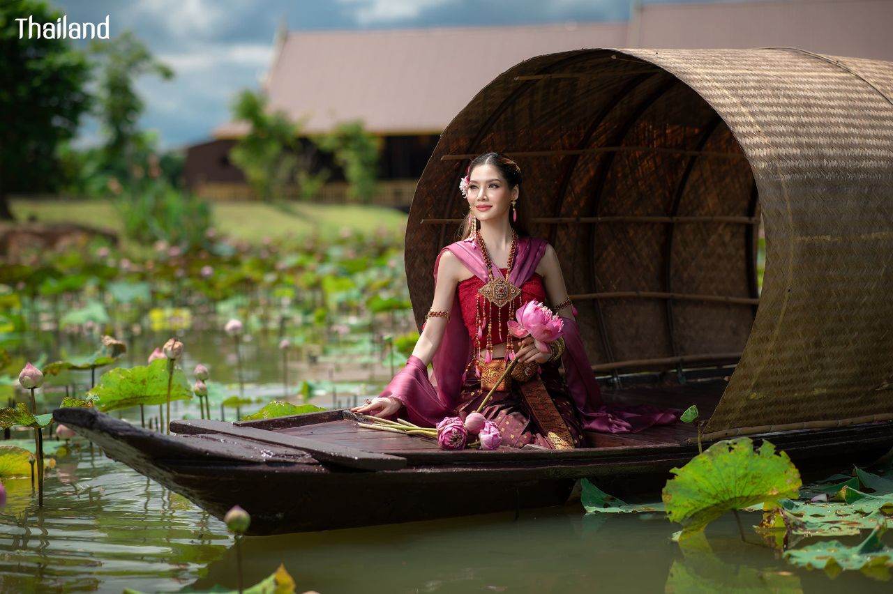 THAILAND 🇹🇭 | Thai traditional costume, ชุดไทย "นางประทุมวดี"