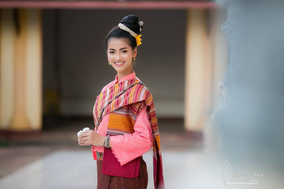Thailand ðđð | Isan traditional costume - āļāļļāļāļāļĩāļŠāļēāļāļāļąāļāļŦāļ§āļąāļāļĢāđāļāļĒāđāļāđāļ