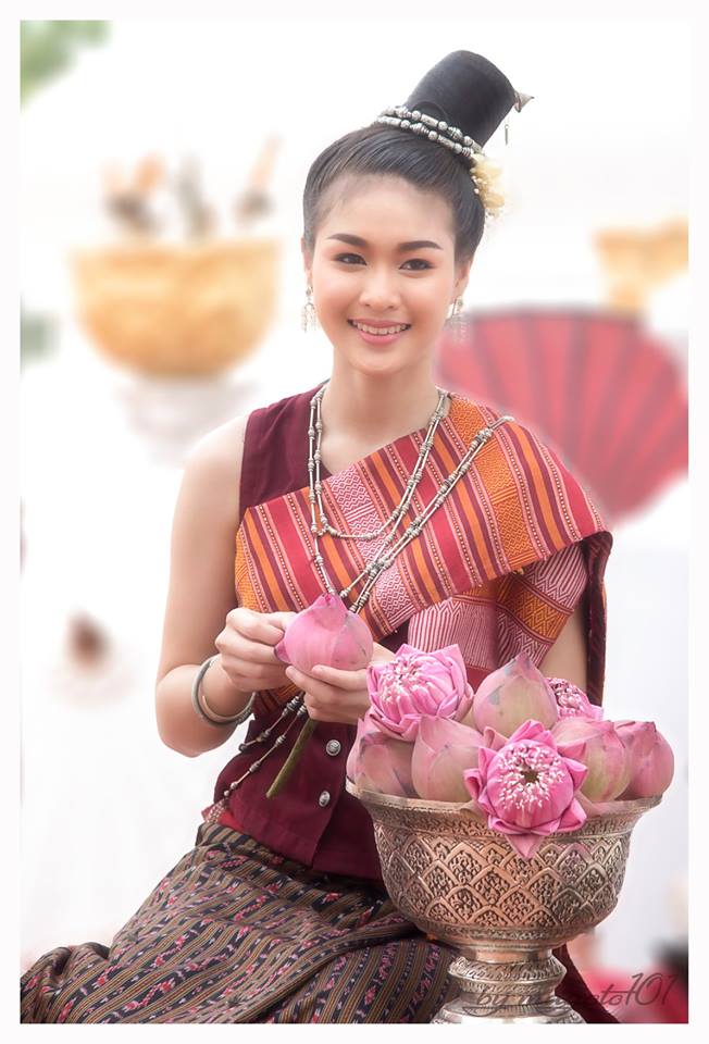 Thailand ðđð | Isan traditional costume - āļāļļāļāļāļĩāļŠāļēāļāļāļąāļāļŦāļ§āļąāļāļĢāđāļāļĒāđāļāđāļ