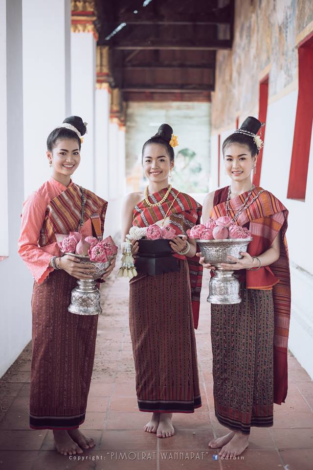 Thailand ðđð | Isan traditional costume - āļāļļāļāļāļĩāļŠāļēāļāļāļąāļāļŦāļ§āļąāļāļĢāđāļāļĒāđāļāđāļ
