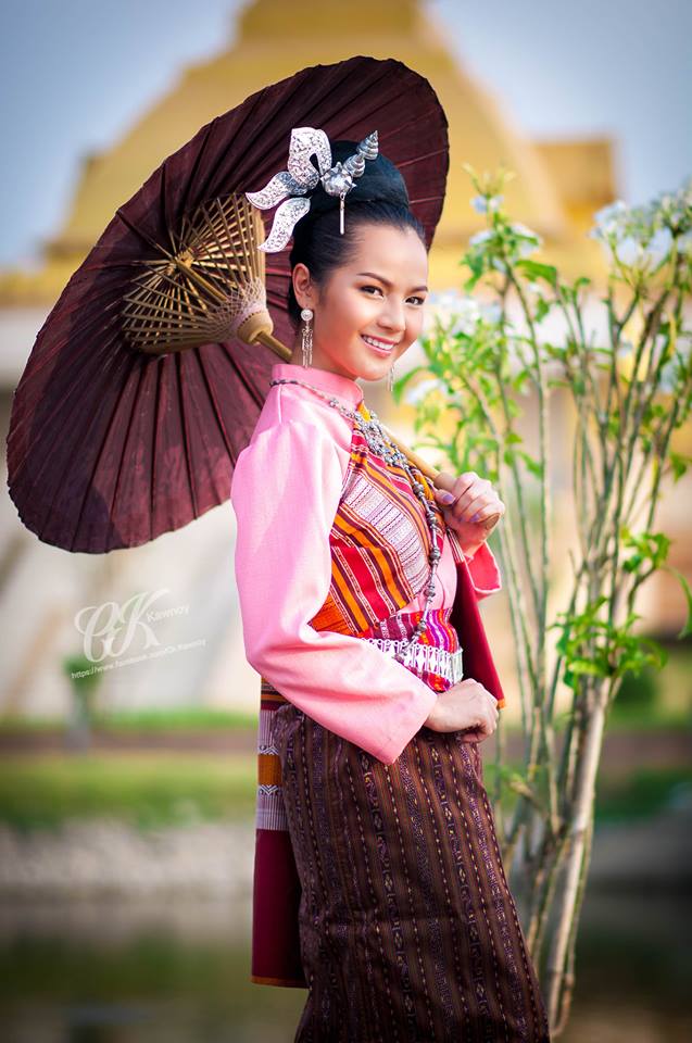 Thailand ðđð | Isan traditional costume - āļāļļāļāļāļĩāļŠāļēāļāļāļąāļāļŦāļ§āļąāļāļĢāđāļāļĒāđāļāđāļ