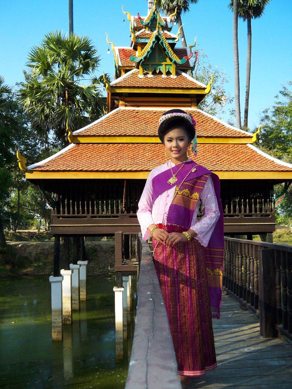 Thailand ðđð | Isan traditional costume - āļāļļāļāļāļĩāļŠāļēāļāļāļąāļāļŦāļ§āļąāļāļĢāđāļāļĒāđāļāđāļ