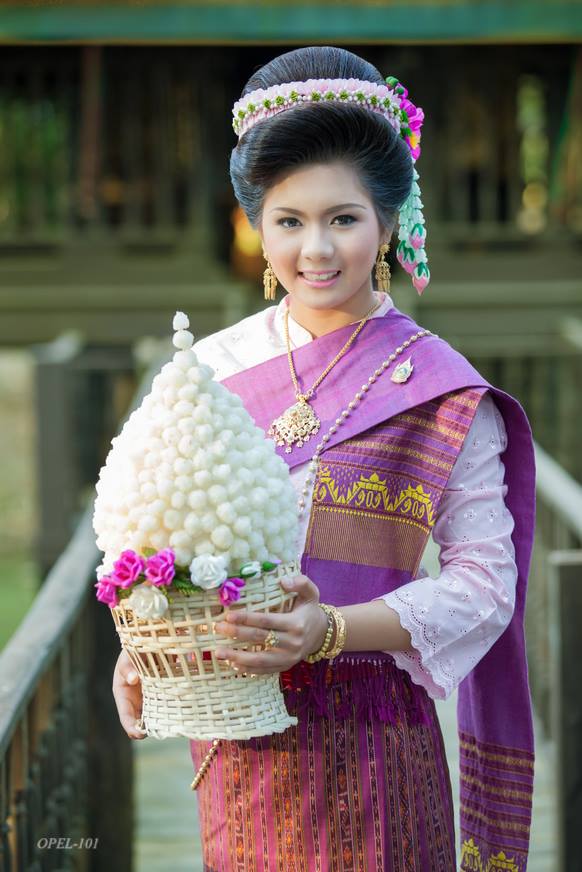 Thailand ðđð | Isan traditional costume - āļāļļāļāļāļĩāļŠāļēāļāļāļąāļāļŦāļ§āļąāļāļĢāđāļāļĒāđāļāđāļ