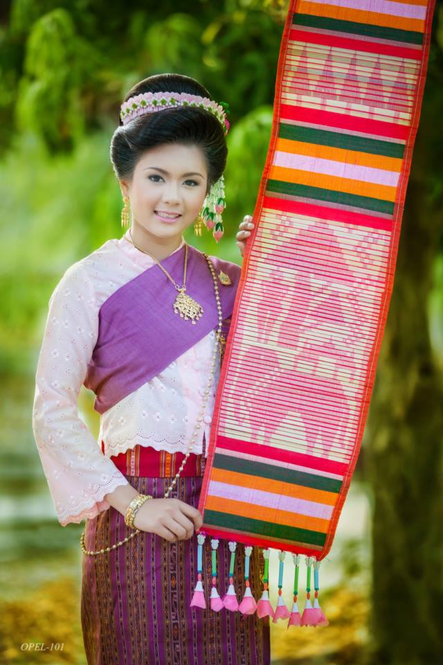 Thailand ðđð | Isan traditional costume - āļāļļāļāļāļĩāļŠāļēāļāļāļąāļāļŦāļ§āļąāļāļĢāđāļāļĒāđāļāđāļ