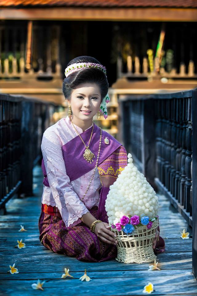 Thailand ðđð | Isan traditional costume - āļāļļāļāļāļĩāļŠāļēāļāļāļąāļāļŦāļ§āļąāļāļĢāđāļāļĒāđāļāđāļ