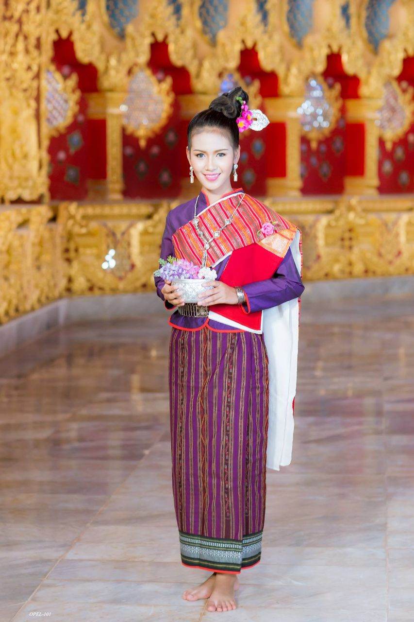 Thailand ðđð | Isan traditional costume - āļāļļāļāļāļĩāļŠāļēāļāļāļąāļāļŦāļ§āļąāļāļĢāđāļāļĒāđāļāđāļ