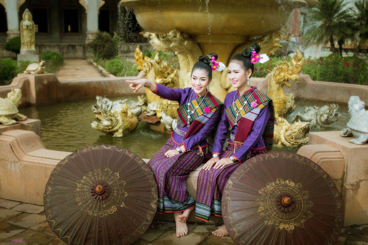 Thailand ðđð | Isan traditional costume - āļāļļāļāļāļĩāļŠāļēāļāļāļąāļāļŦāļ§āļąāļāļĢāđāļāļĒāđāļāđāļ