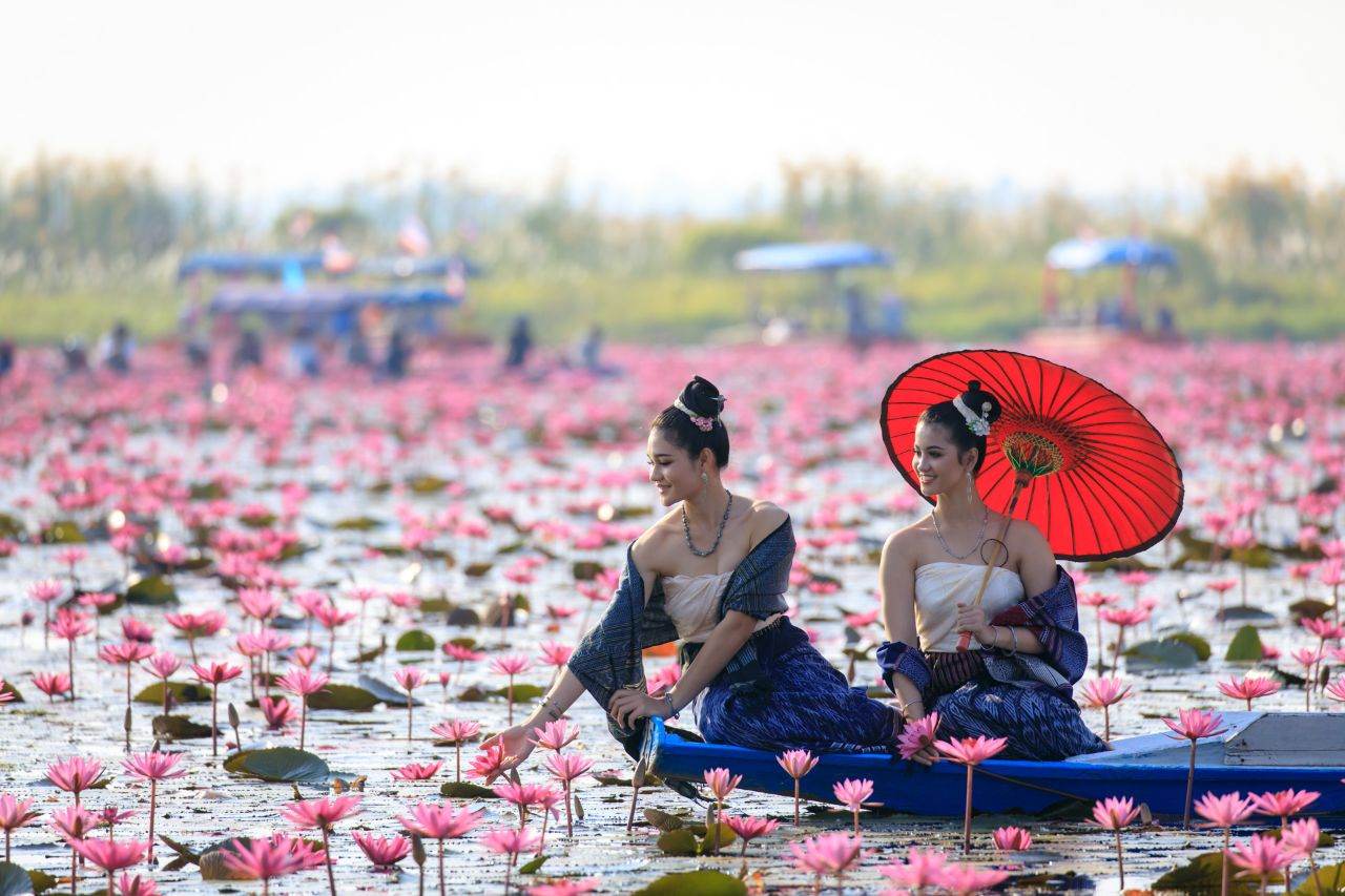 THAILAND 🇹🇭 | Isan traditional costume @ ทะเลบัวแดง อุดรธานี