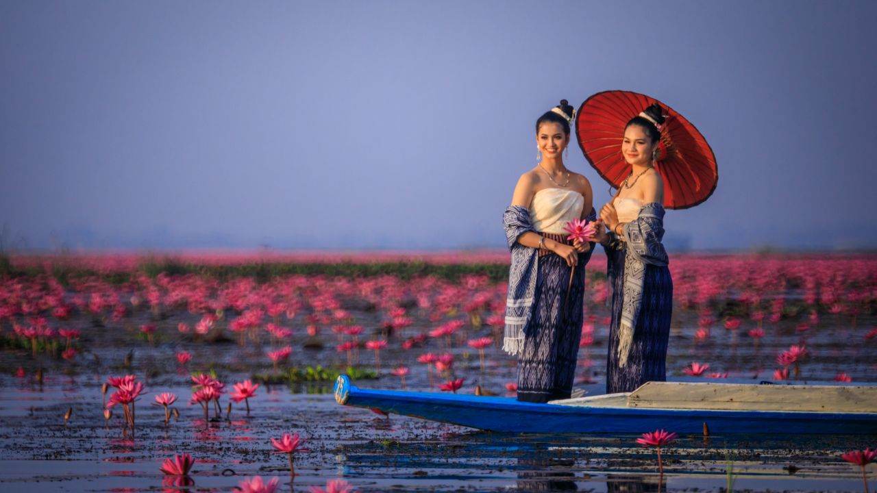 THAILAND 🇹🇭 | Isan traditional costume @ ทะเลบัวแดง อุดรธานี