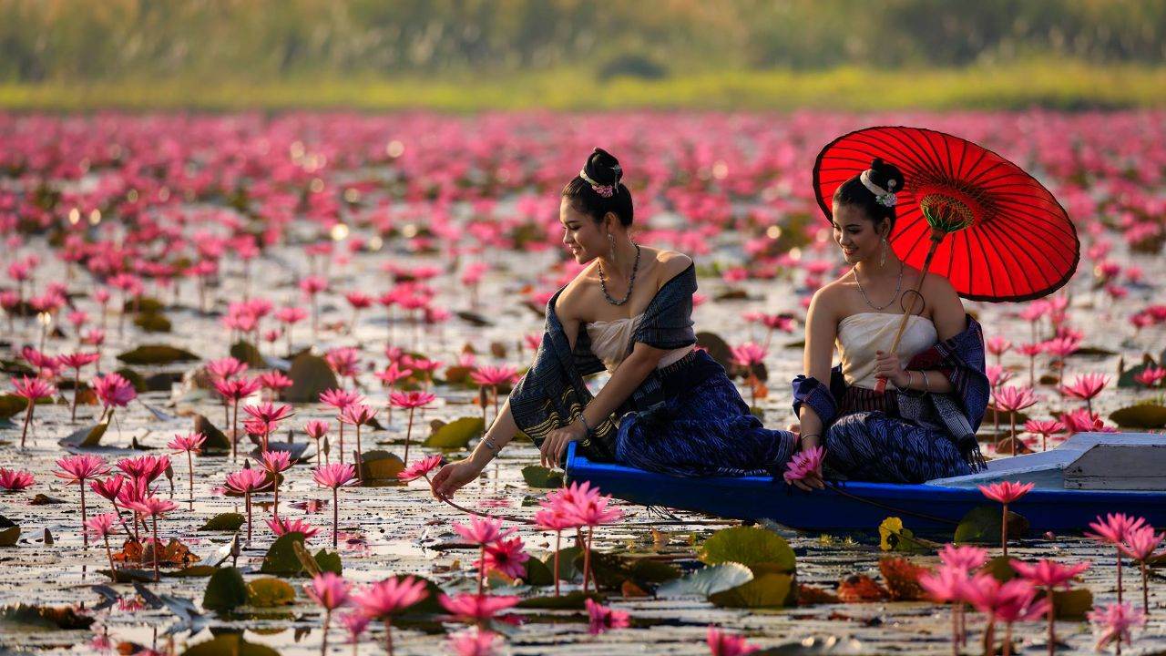 THAILAND 🇹🇭 | Isan traditional costume @ ทะเลบัวแดง อุดรธานี