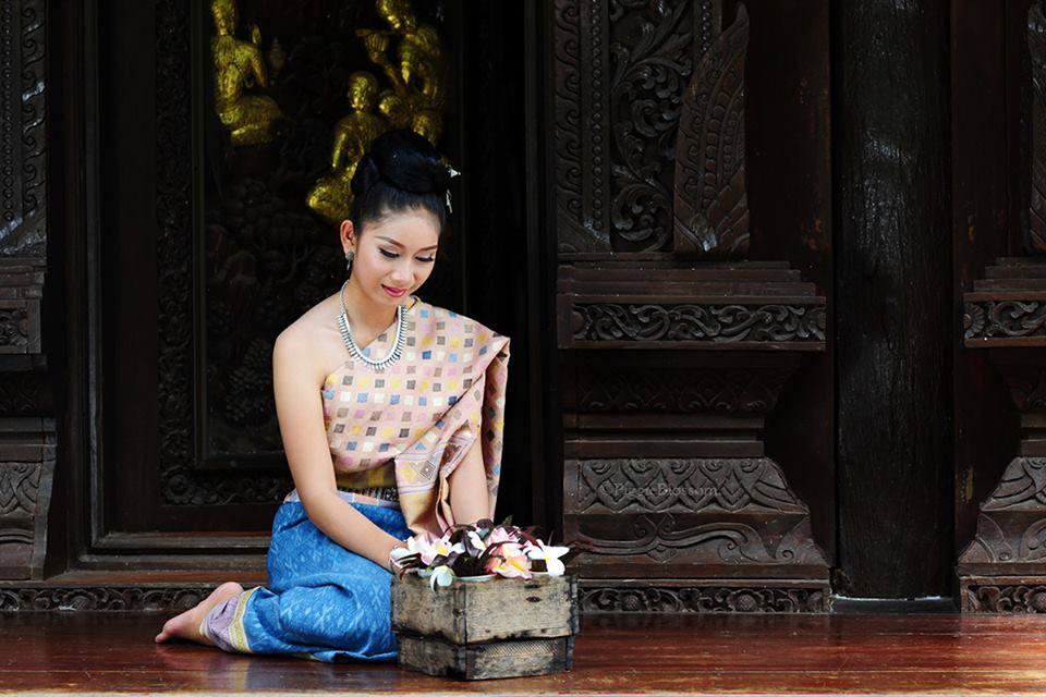 THAILAND 🇹🇭 | Isan traditional costume - ไหมสมเด็จ ไหมในดวงใจ