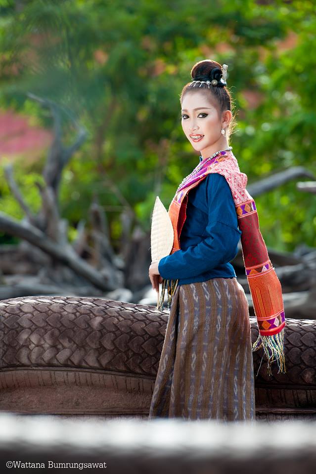 THAILAND 🇹🇭 | Isan traditional costume - ไหมสมเด็จ ไหมในดวงใจ