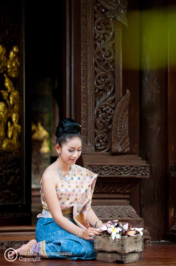 THAILAND 🇹🇭 | Isan traditional costume - ไหมสมเด็จ ไหมในดวงใจ