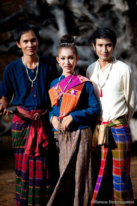 THAILAND 🇹🇭 | Isan traditional costume - ไหมสมเด็จ ไหมในดวงใจ