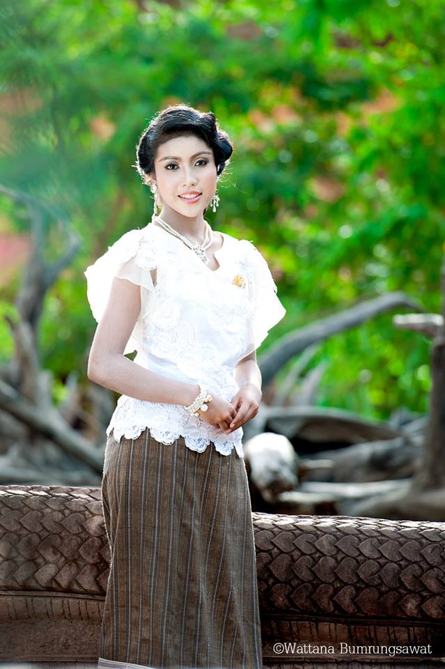 THAILAND 🇹🇭 | Isan traditional costume - ไหมสมเด็จ ไหมในดวงใจ
