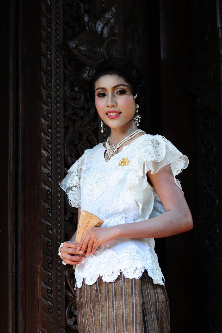 THAILAND 🇹🇭 | Isan traditional costume - ไหมสมเด็จ ไหมในดวงใจ