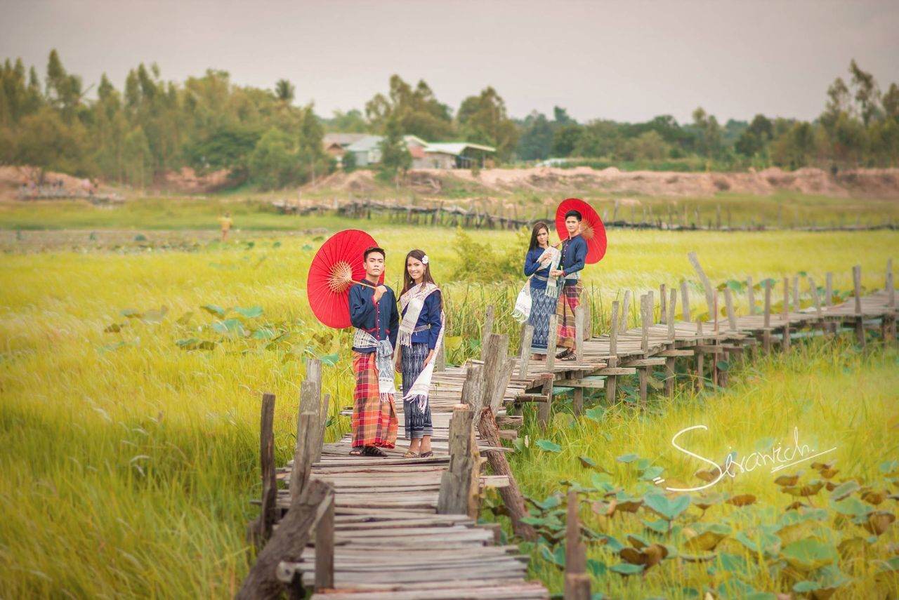 THAILAND 🇹🇭 | Isan traditional costume - การแต่งกายภาคอีสาน @ สะพานไม้แกดำ มหาสารคาม