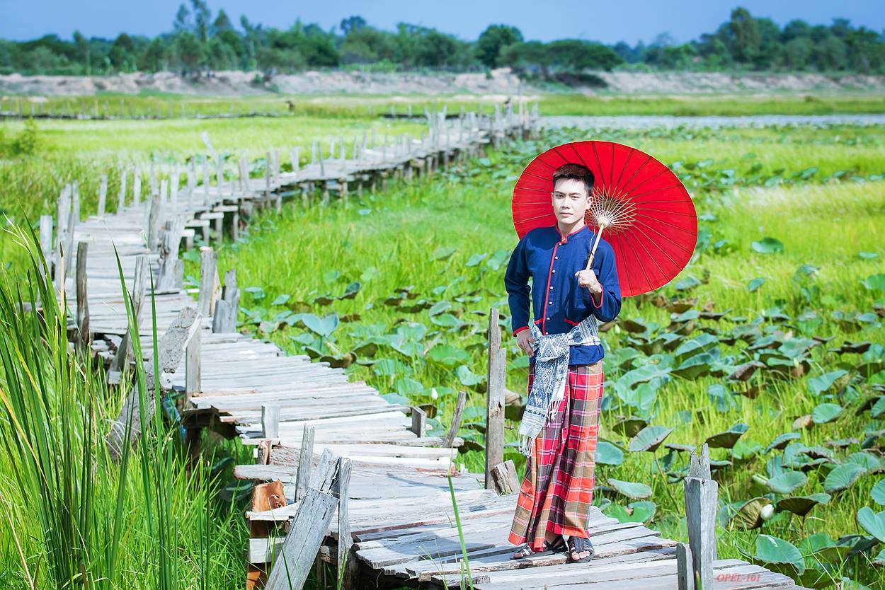 THAILAND 🇹🇭 | Isan traditional costume - การแต่งกายภาคอีสาน @ สะพานไม้แกดำ มหาสารคาม