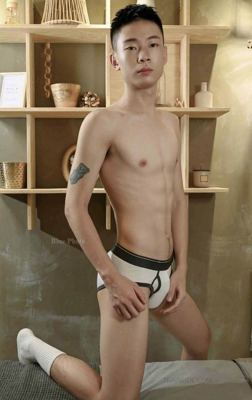 หนุ่มหล่อขึ้นปก 881.5