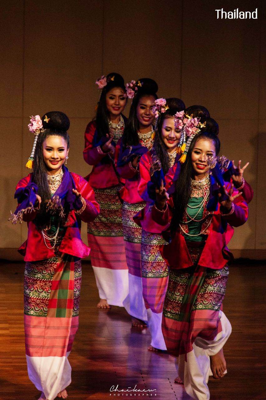 THAILAND 🇹🇭 | "Fon Man Mui Chiang Ta" ฟ้อนม่านมุ้ยเชียงตา