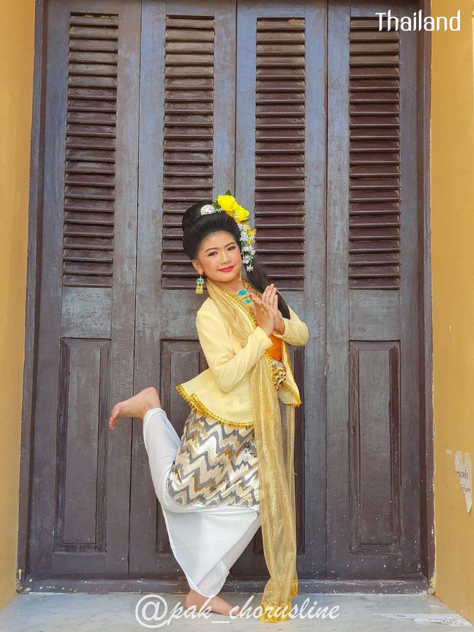 THAILAND 🇹🇭 | "Fon Man Mui Chiang Ta" ฟ้อนม่านมุ้ยเชียงตา