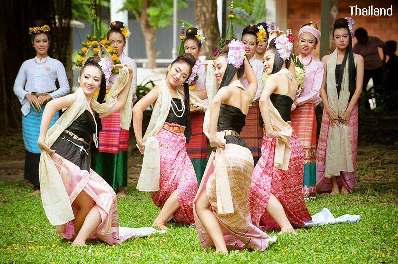THAILAND 🇹🇭 | "Fon Man Mui Chiang Ta" ฟ้อนม่านมุ้ยเชียงตา