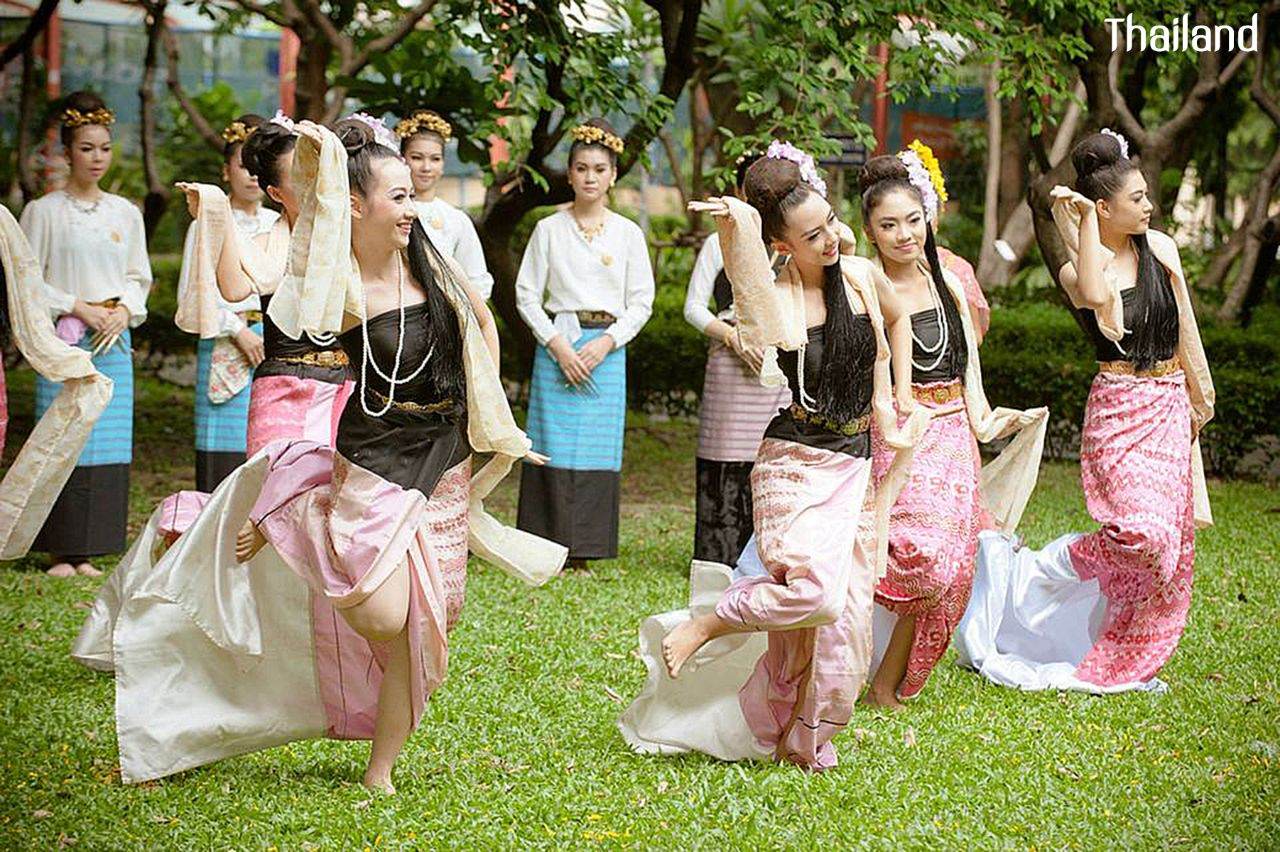 THAILAND 🇹🇭 | "Fon Man Mui Chiang Ta" ฟ้อนม่านมุ้ยเชียงตา
