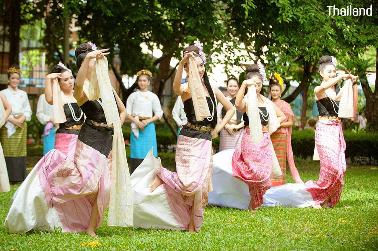 THAILAND 🇹🇭 | "Fon Man Mui Chiang Ta" ฟ้อนม่านมุ้ยเชียงตา