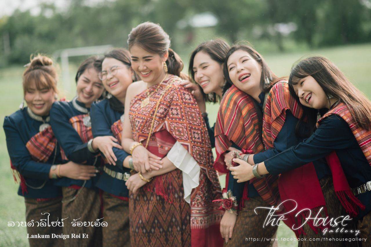 THAILAND 🇹🇭 | ชุดแต่งงานอีสาน (งานกินดอง) I-san Wedding Dress