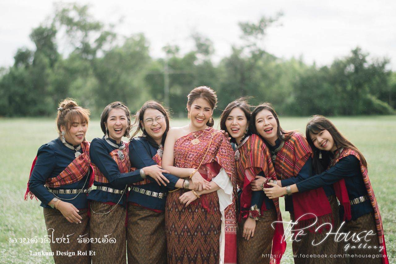 THAILAND 🇹🇭 | ชุดแต่งงานอีสาน (งานกินดอง) I-san Wedding Dress