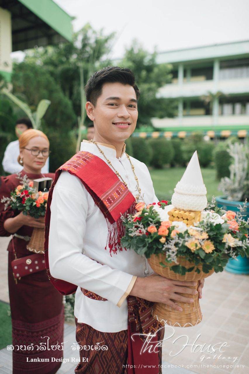 THAILAND 🇹🇭 | ชุดแต่งงานอีสาน (งานกินดอง) I-san Wedding Dress