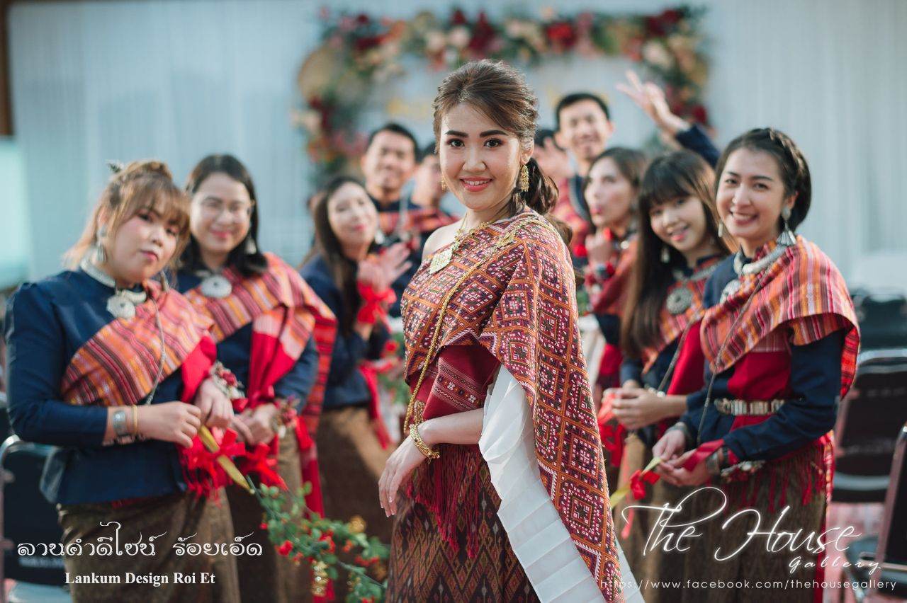 THAILAND 🇹🇭 | ชุดแต่งงานอีสาน (งานกินดอง) I-san Wedding Dress