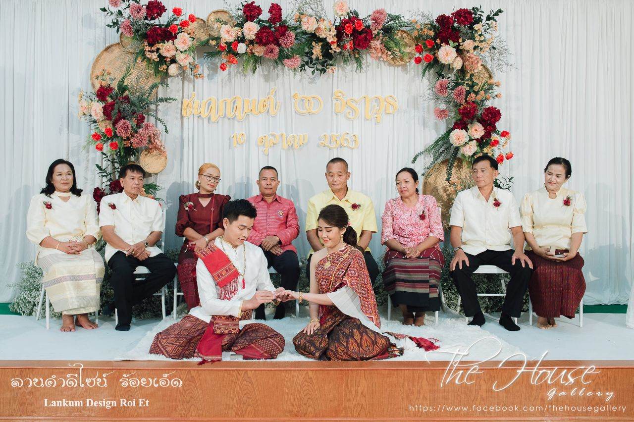 THAILAND 🇹🇭 | ชุดแต่งงานอีสาน (งานกินดอง) I-san Wedding Dress