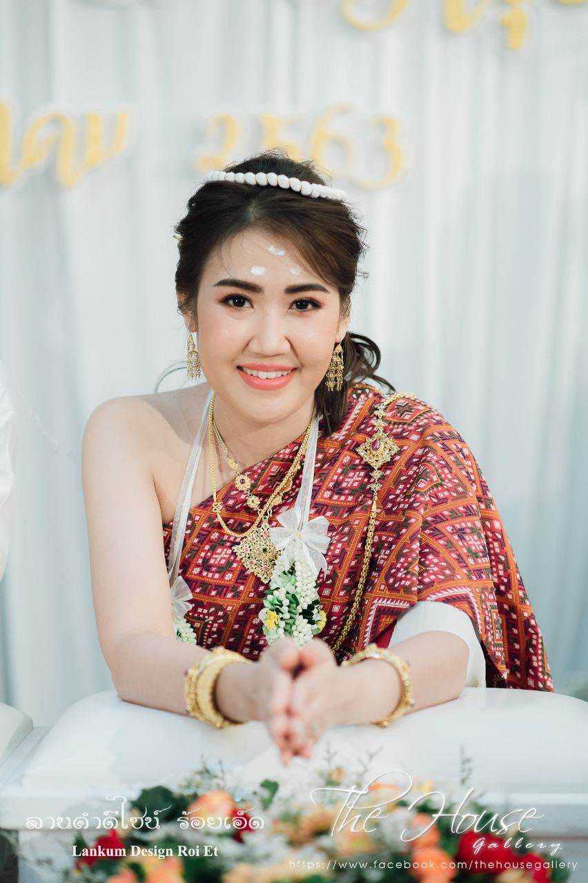 THAILAND 🇹🇭 | ชุดแต่งงานอีสาน (งานกินดอง) I-san Wedding Dress