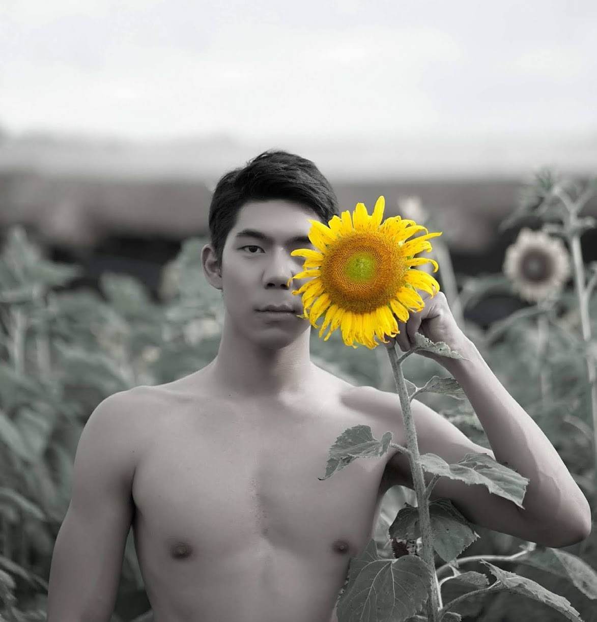หนุ่มหล่อขึ้นปก 877.7