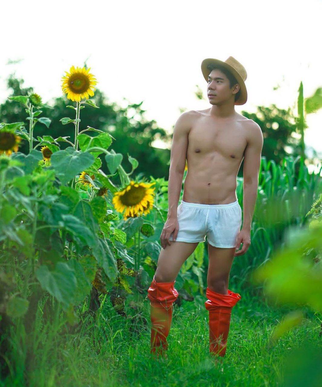 หนุ่มหล่อขึ้นปก 877.7