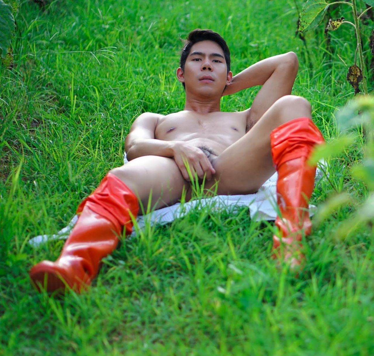 หนุ่มหล่อขึ้นปก 877.7