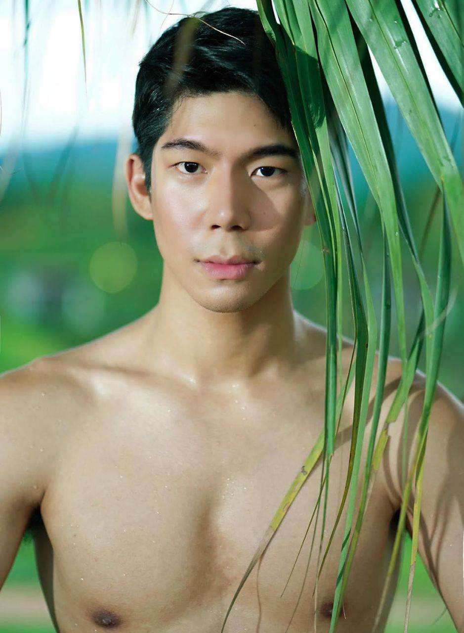 หนุ่มหล่อขึ้นปก 877.7