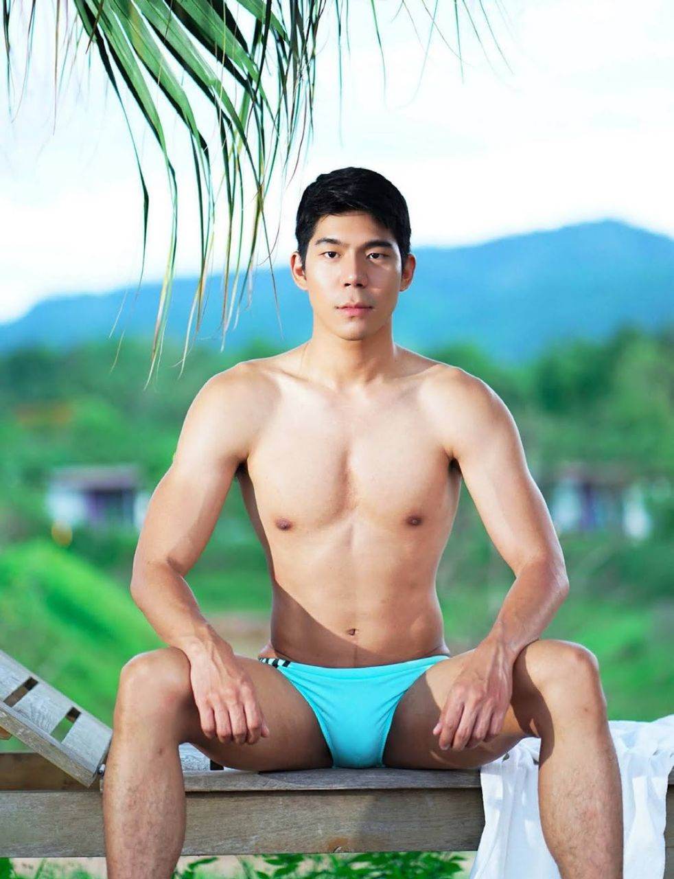 หนุ่มหล่อขึ้นปก 877.7