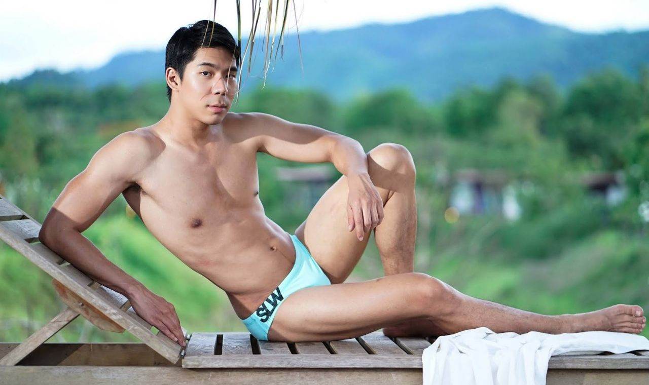 หนุ่มหล่อขึ้นปก 877.7