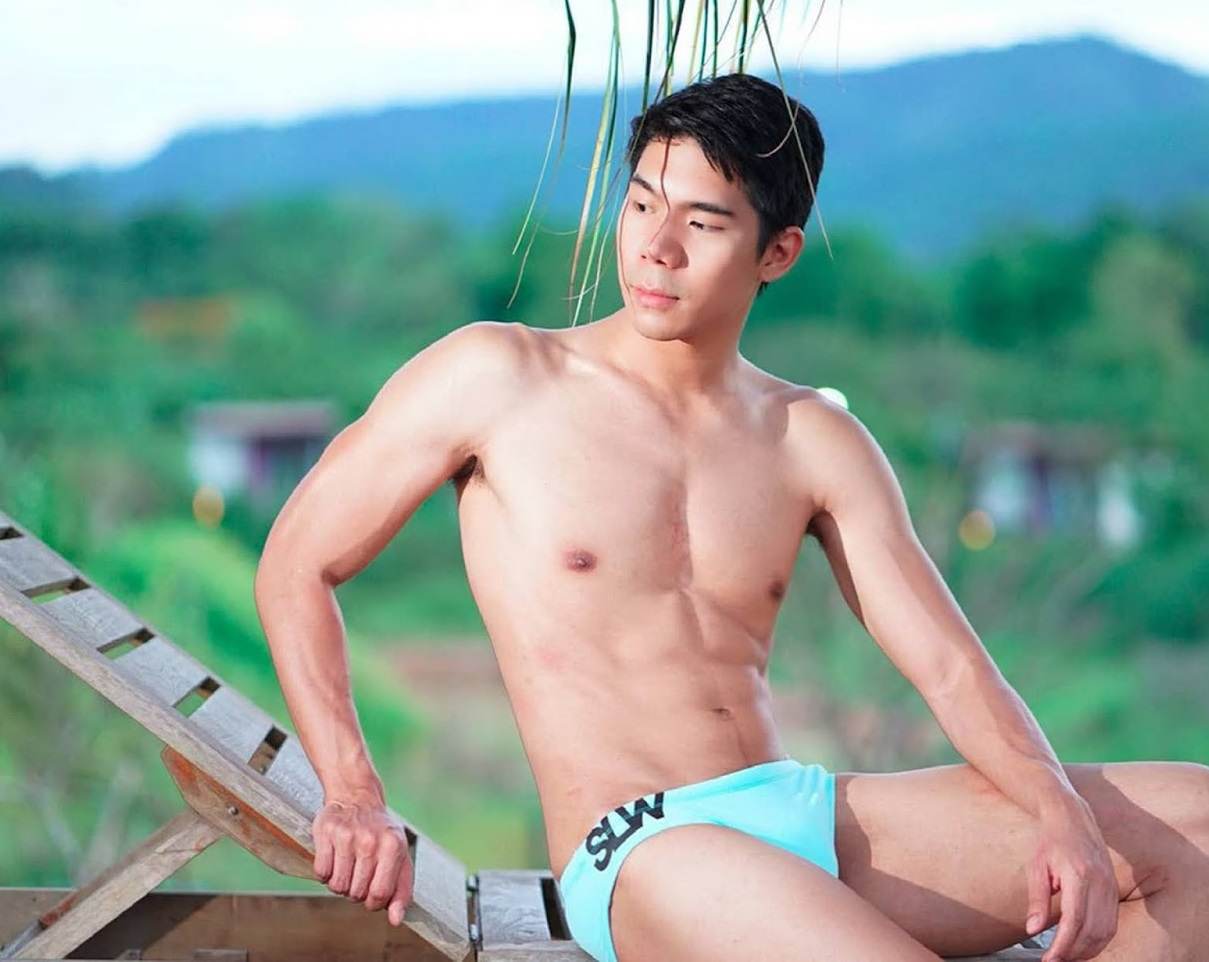 หนุ่มหล่อขึ้นปก 877.7