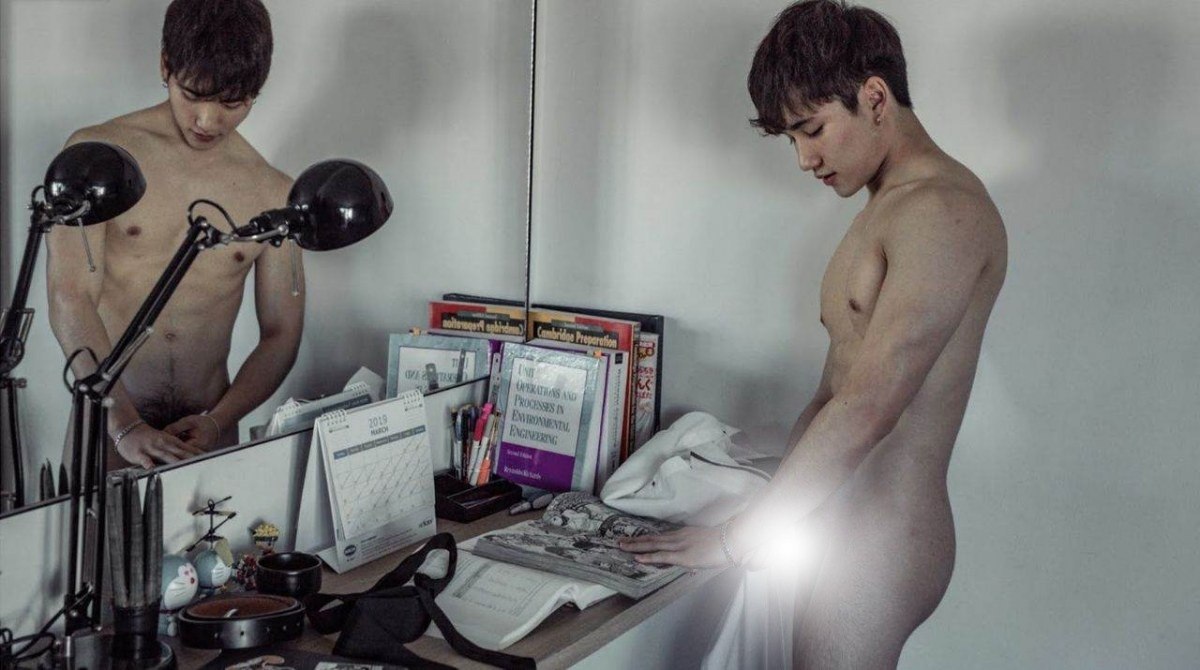 หนุ่มหล่อขึ้นปก 894.7
