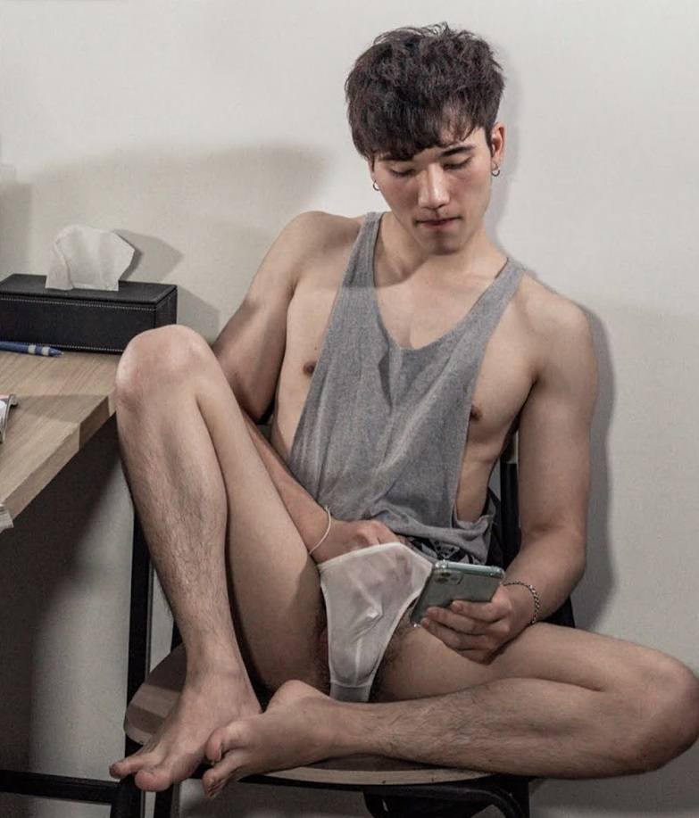 หนุ่มหล่อขึ้นปก 894.8