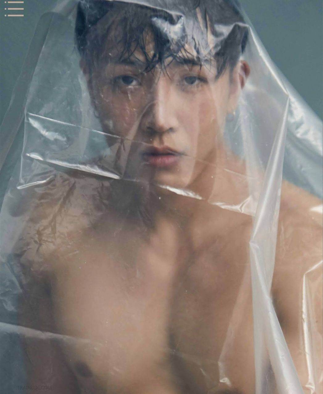 หนุ่มหล่อขึ้นปก 870.9