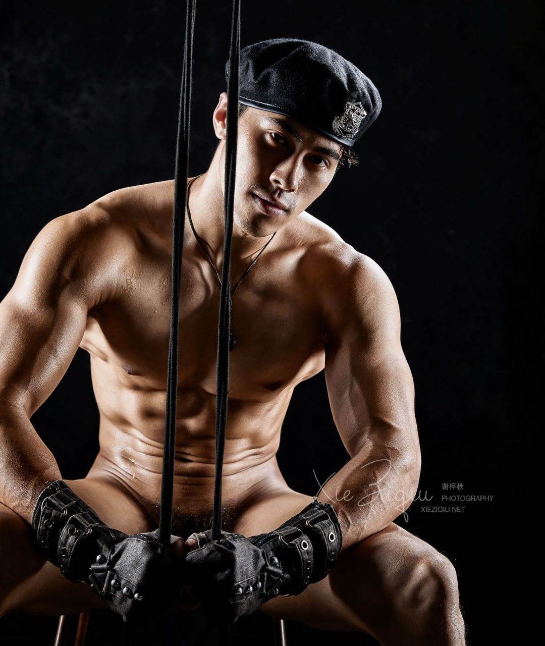 หนุ่มหล่อขึ้นปก 897.2