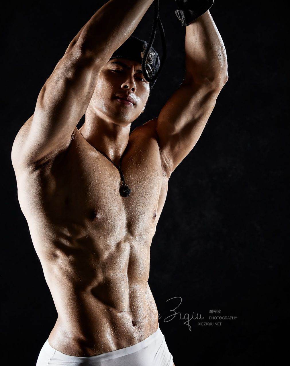 หนุ่มหล่อขึ้นปก 897.2
