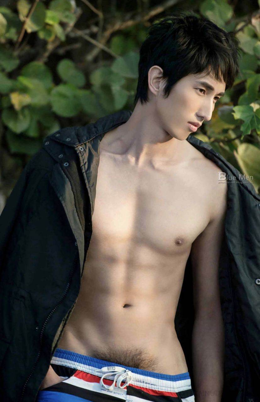 หนุ่มหล่อขึ้นปก 896.2