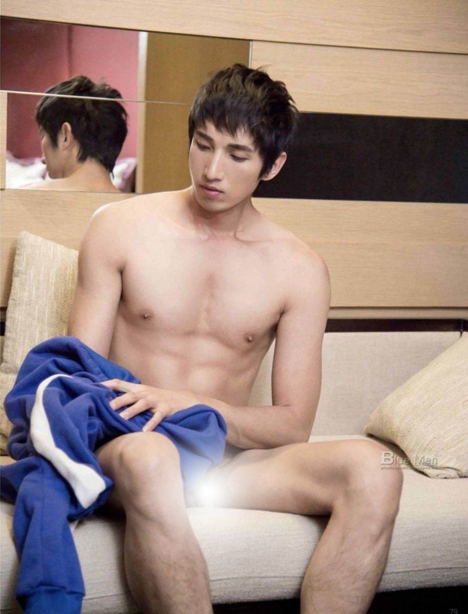 หนุ่มหล่อขึ้นปก 896.2